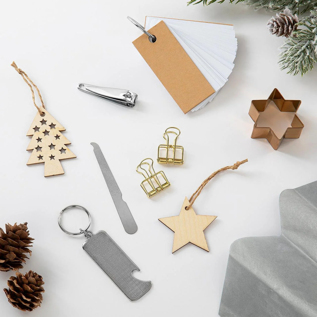 M&S Enchanted Mistletoe Christmas Crackers 8pk