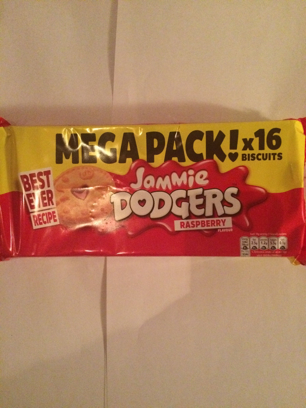 Jammie Dodgers Raspberry Flavour Biscuits Jumbo 16 Pack 280g